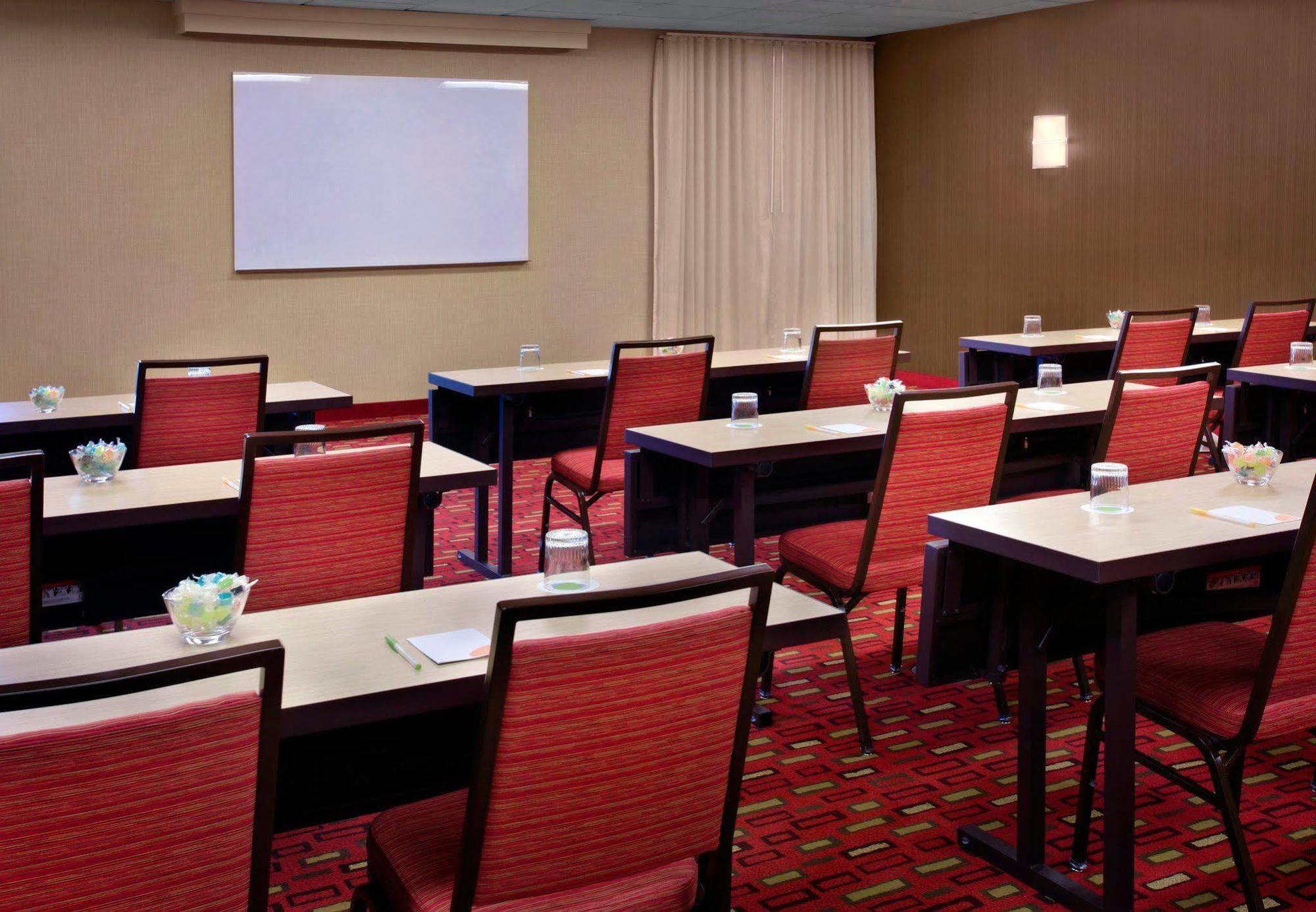 คอร์ทยาร์ด พิตส์เบิร์ก แอร์พอร์ต Hotel Coraopolis ภายนอก รูปภาพ
